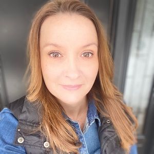 Meet your Posher, Debbie